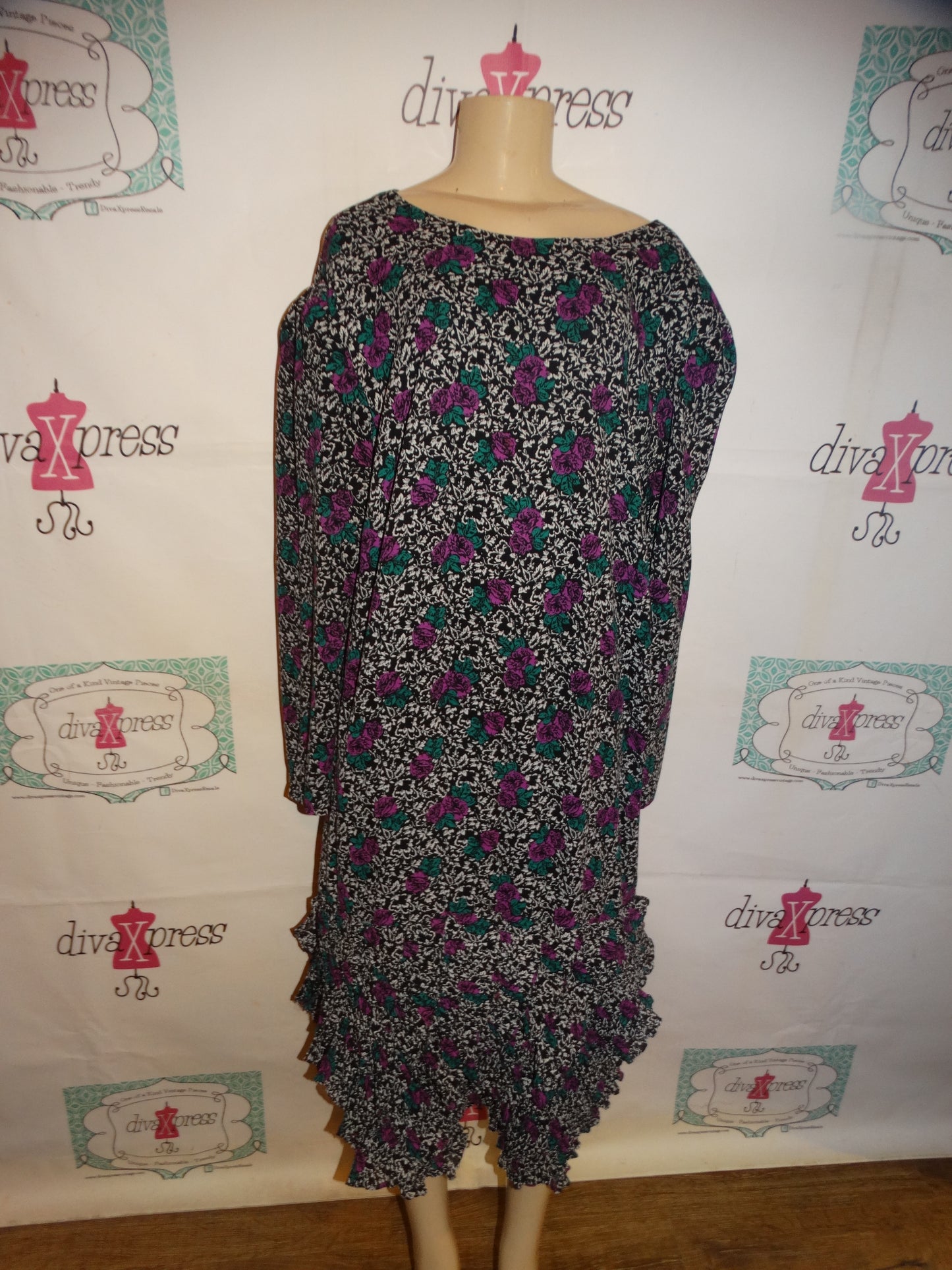 Vintage Liz Robert White/Black floral Dress Size 2x