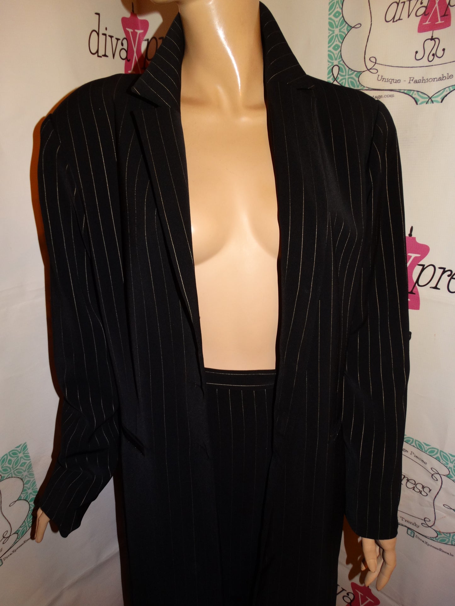 Vintage Studio I Black/Pin Stripe 2 Piece Long Blazer Suit Set Size 1x