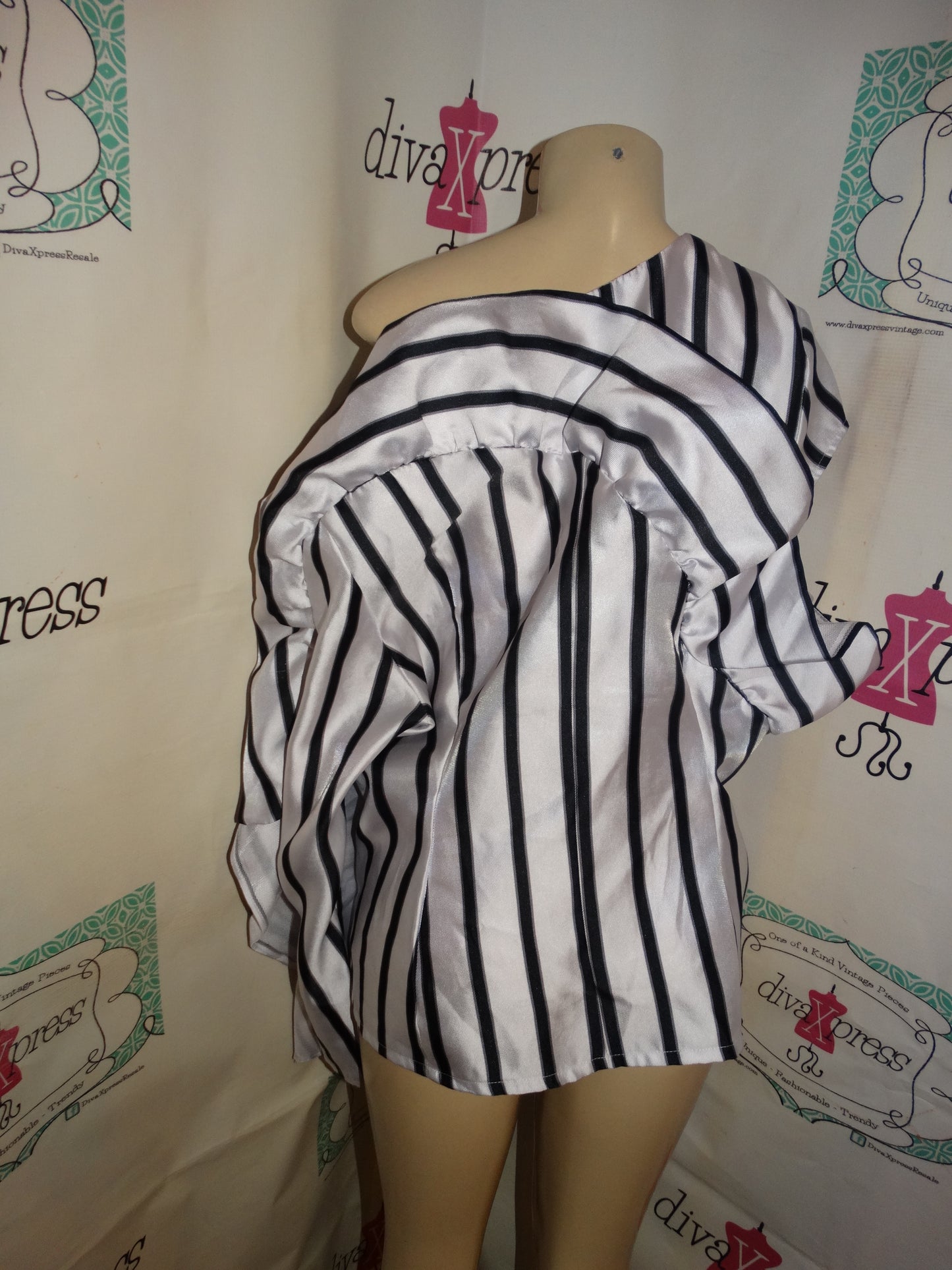 Vintage Rose Collection White/Black Stripe Detail Blouse Size 1x