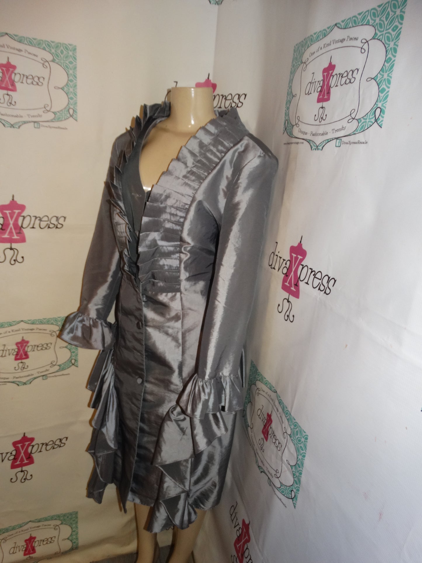 Vintage Serafina Silver Ruffle Dress Size XL