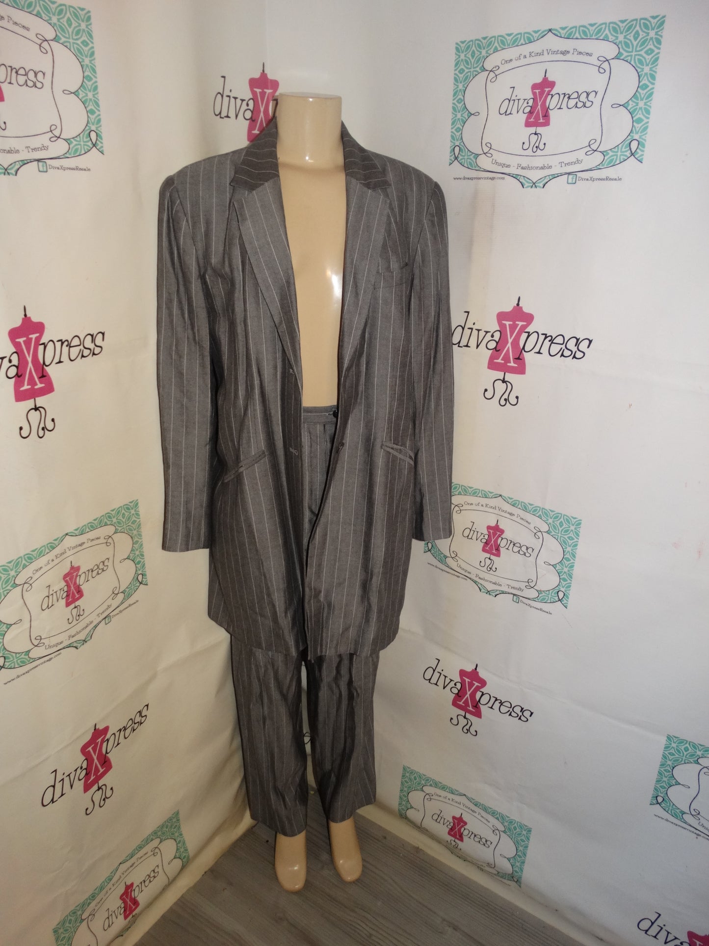 Vintage Kasper Gray/White Long Blazer Suit Size L-XL
