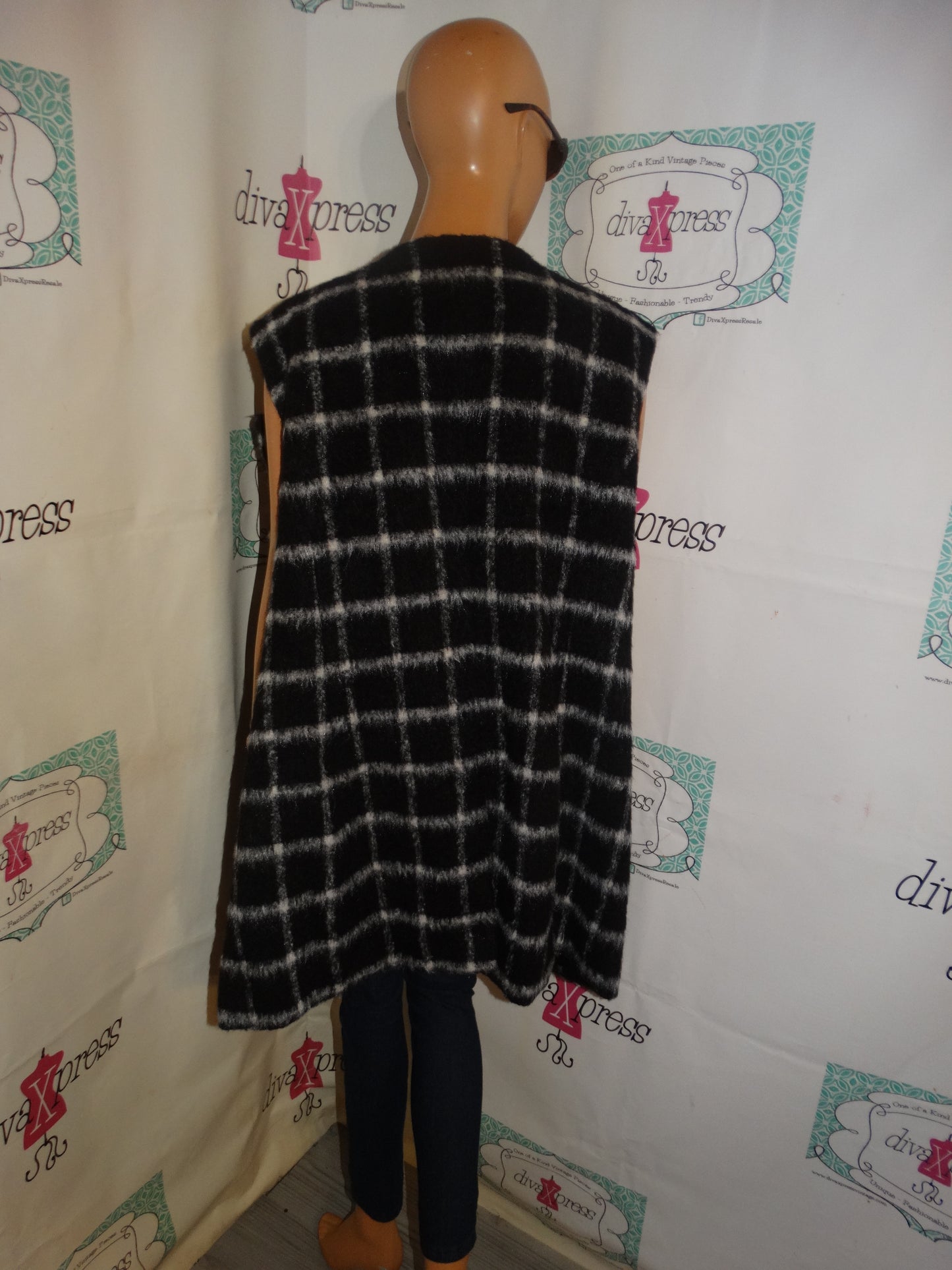 Woman Woman Black/White Faux Fur Vest Size 3x