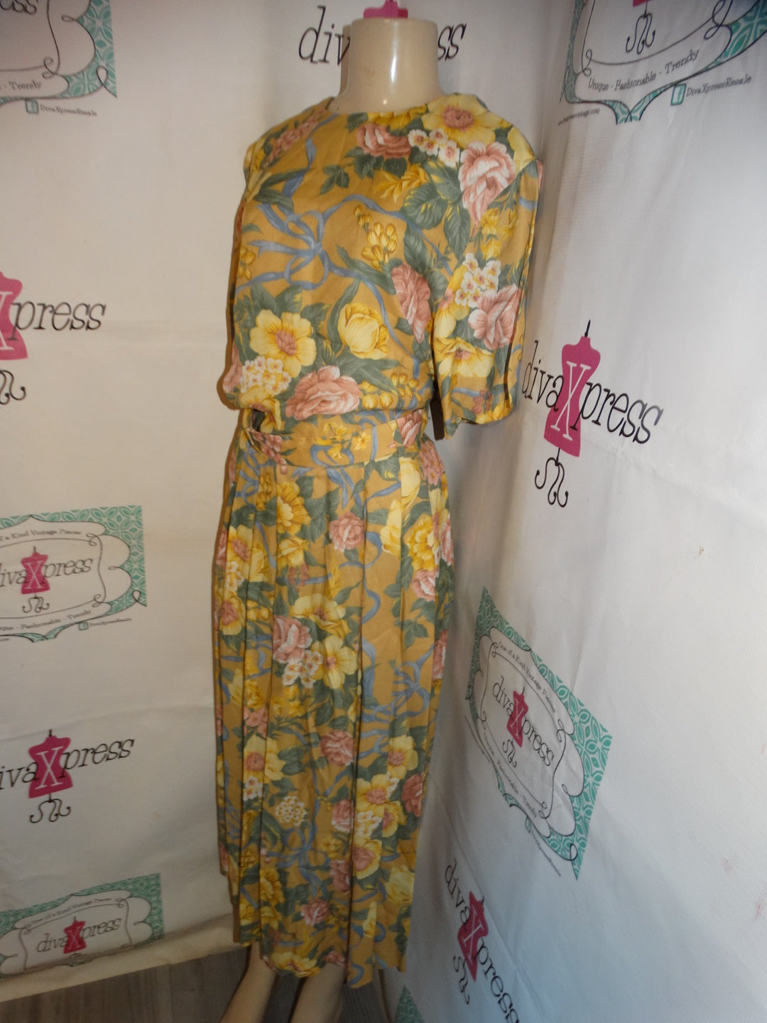 Vintage JH Collectibles Tan/Yellow Floral 2 Piece Skirt Set Size M