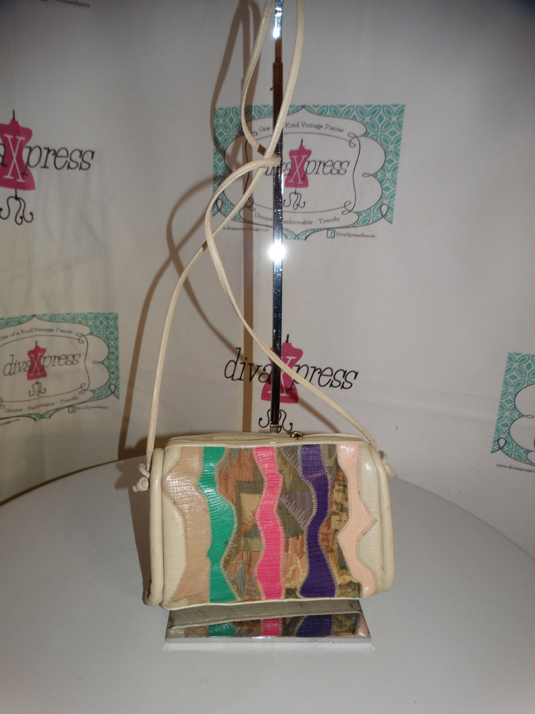 Vintage White Leather PATch Purse Size M